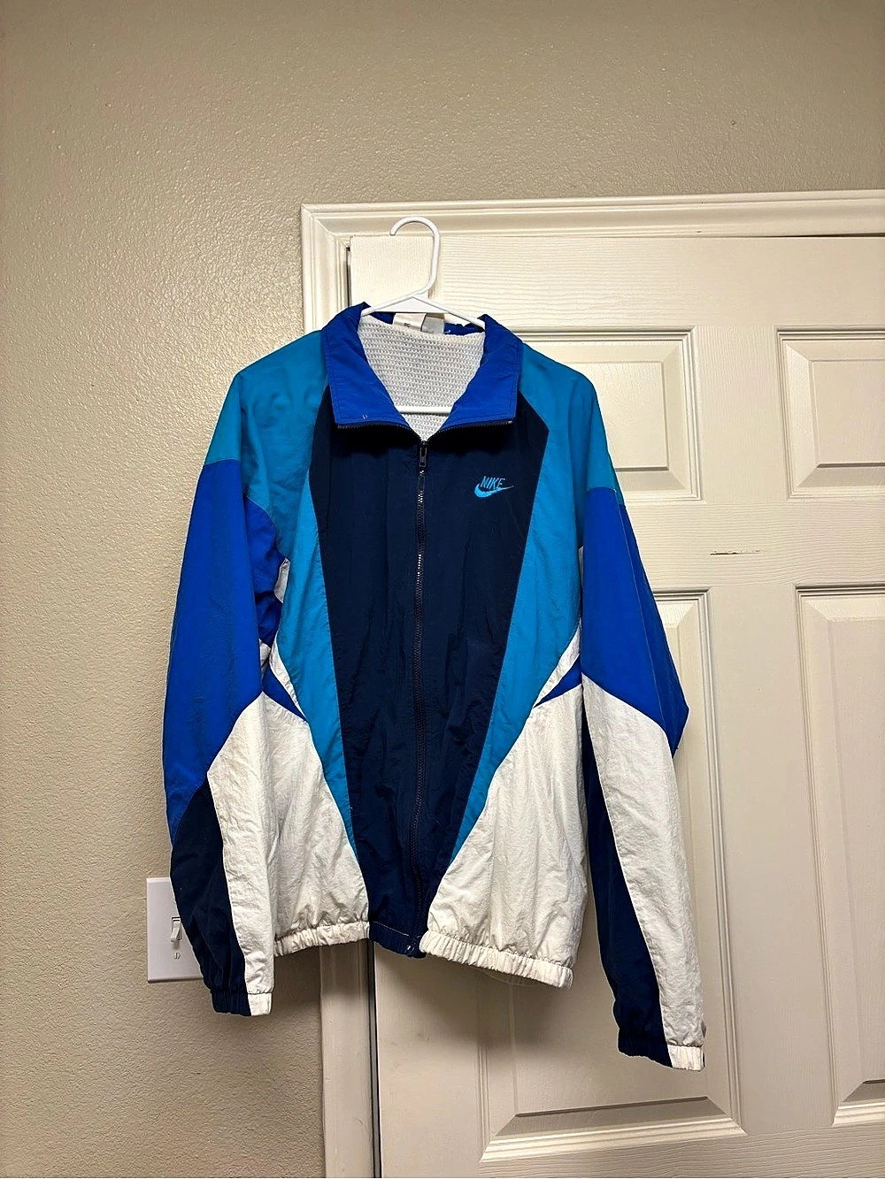 Nike Color Block Windbreaker Jacket in Blue & White